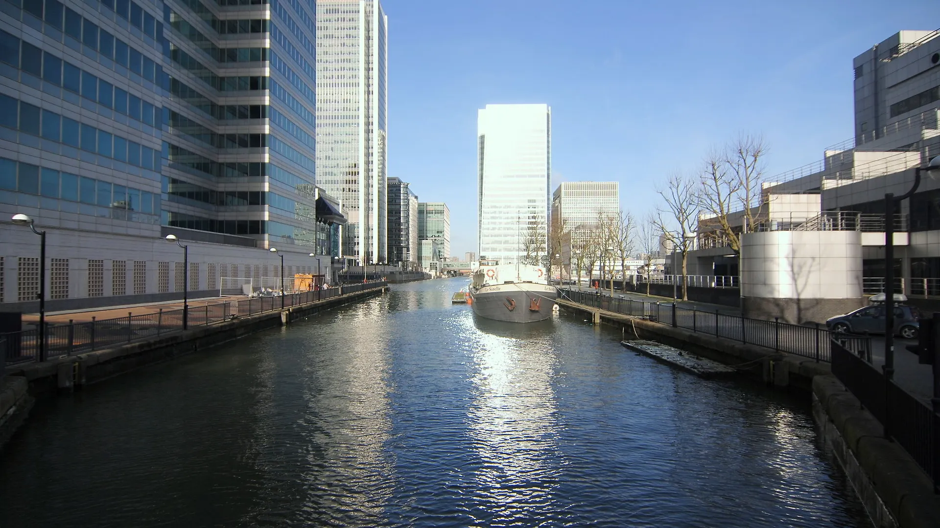Apartment Wharf - Discovery Dock East contacts
